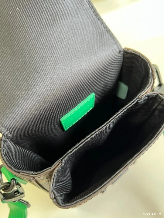 First bag LOUIS VERTICAL WALLET VUITTON S-LOCK WEARABLE 0814
